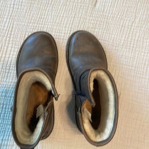 Women’s brown ugg boots size 8